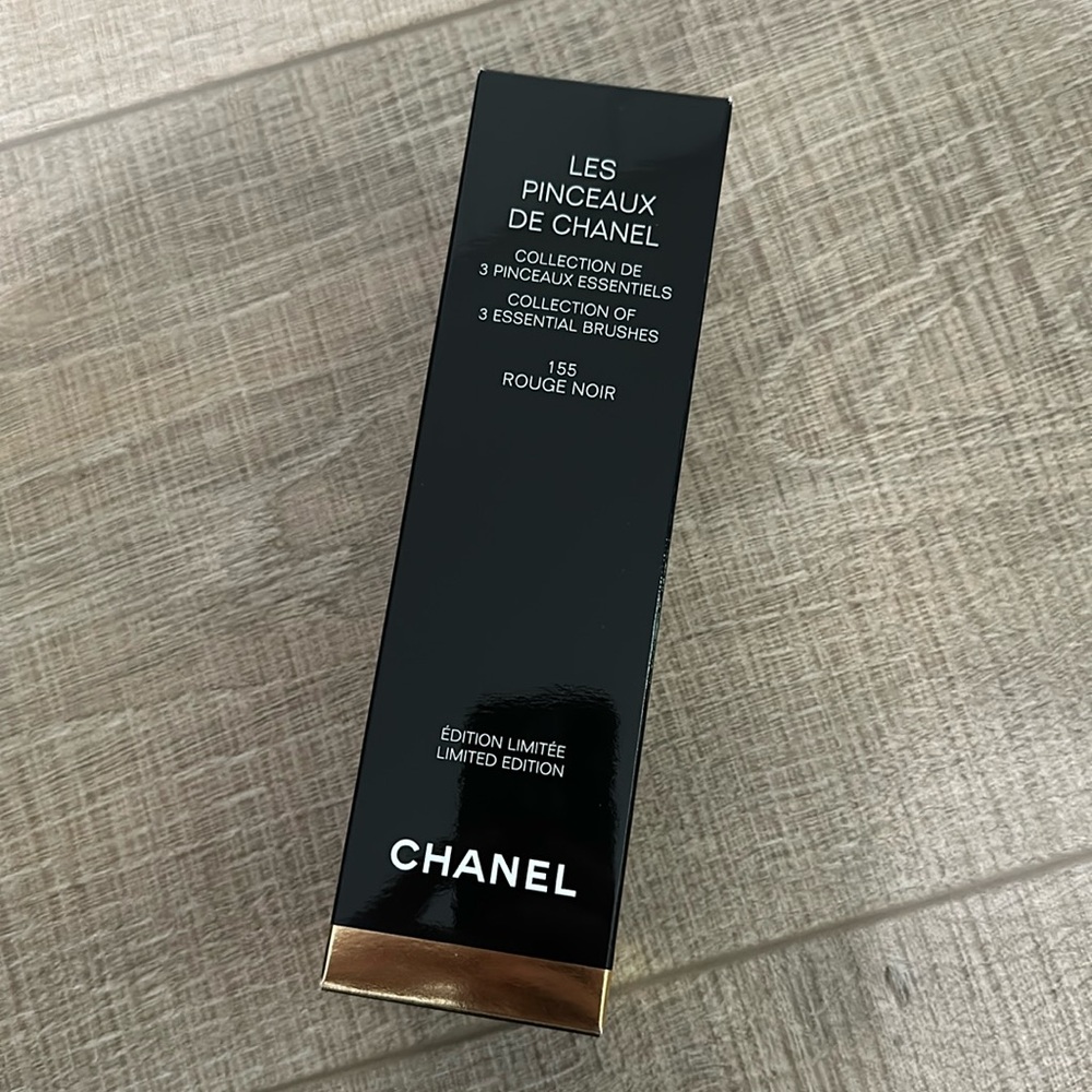 Brand new Chanel limited edition rouge noir brush set with leather case